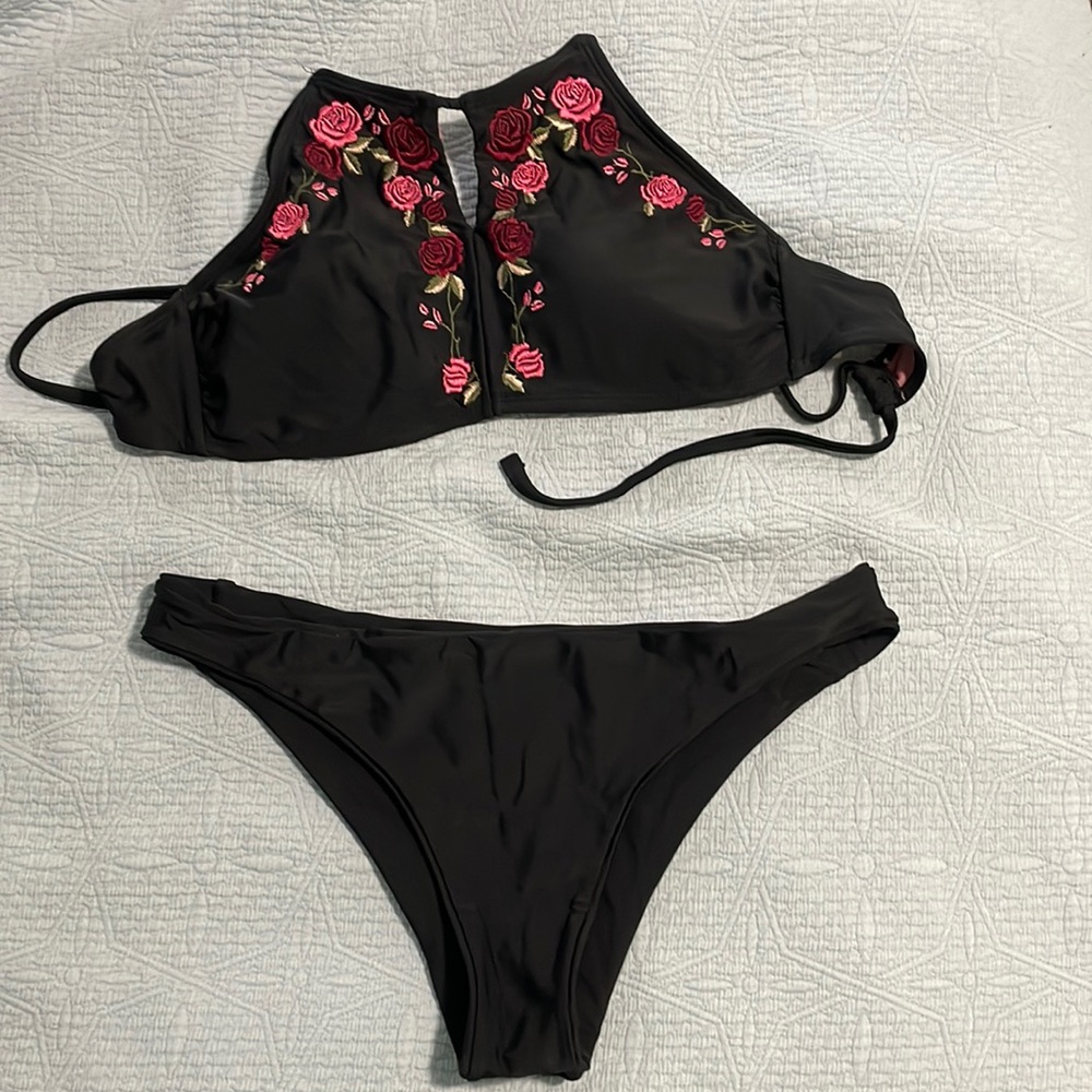 Medium rose embroidery bikini